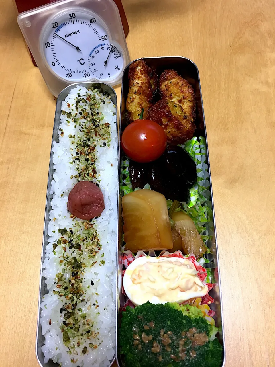 Snapdishの料理写真:チキンのカレーソテー 紫花豆煮 かぶの煮物 卵サラダ ブロッコリー弁当。|Kumiko Kimuraさん