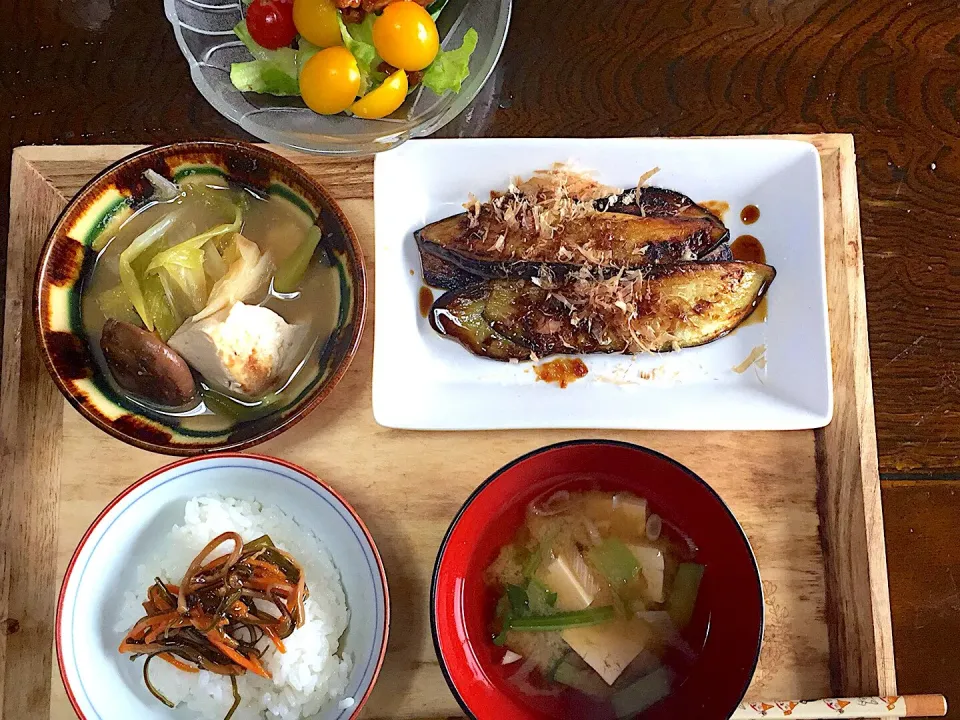 遅い朝食 昨夜の鍋物の残り、秋茄子、サラダ…|Noriko Hosokawaさん