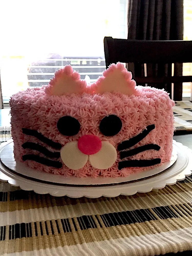 Snapdishの料理写真:Kitty Cake|Jen Hembreeさん