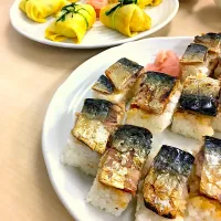 Snapdishの料理写真:焼き鯖寿司＆茶巾寿司🇯🇵交流会にて🍴|luvskyさん