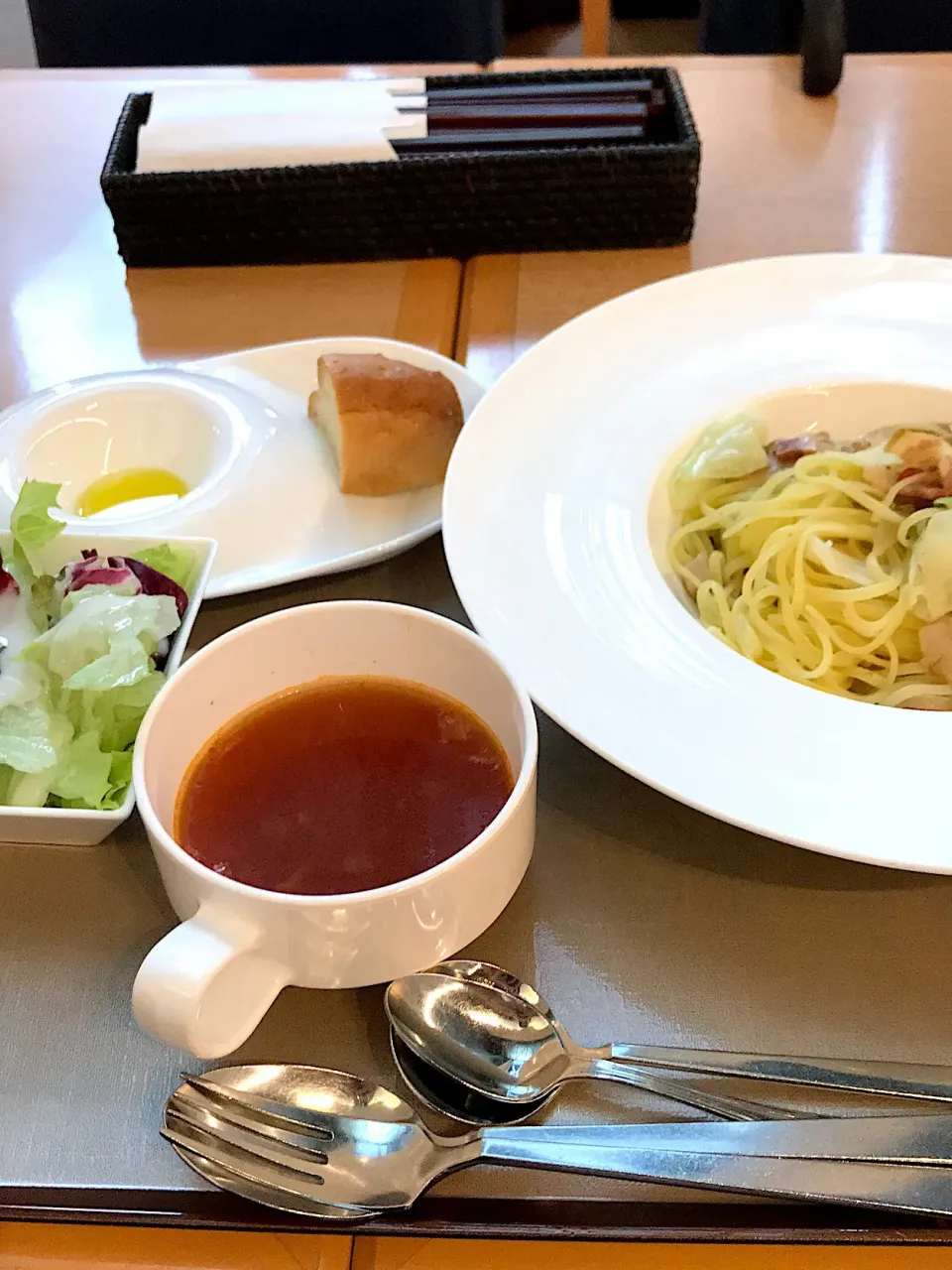 パスタランチ（キノコとキャベツのペペロンチーノ）|山内博之さん