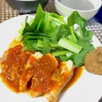 Snapdishの料理写真:鶏むね肉のトマトガーリックレモンソテー👩🏼‍🍳🍋🍅|新妻ゆかち飯さん