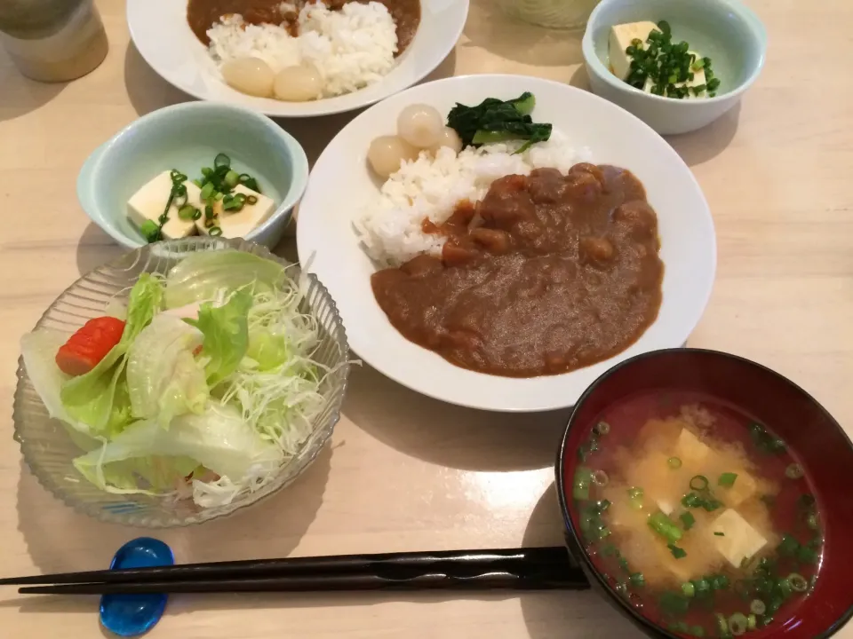 今日の男子料理 朝からカレーライス🍛
2017/10/20 
#カレーライス #豆腐味噌汁 #サラダ #奴|Booパパさん