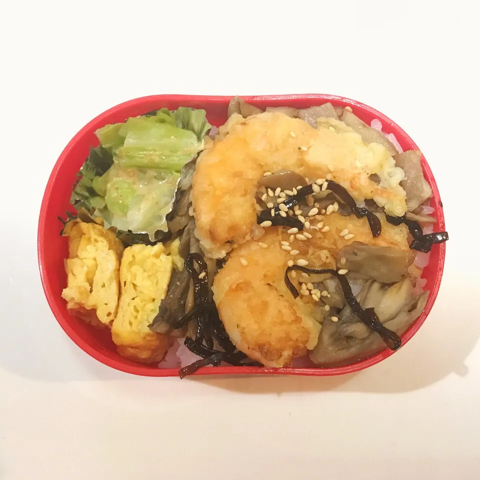 今日のお弁当🌞エビ天丼+舞茸とベーコン炒め+卵+キャベツ🌞|ほのみさん