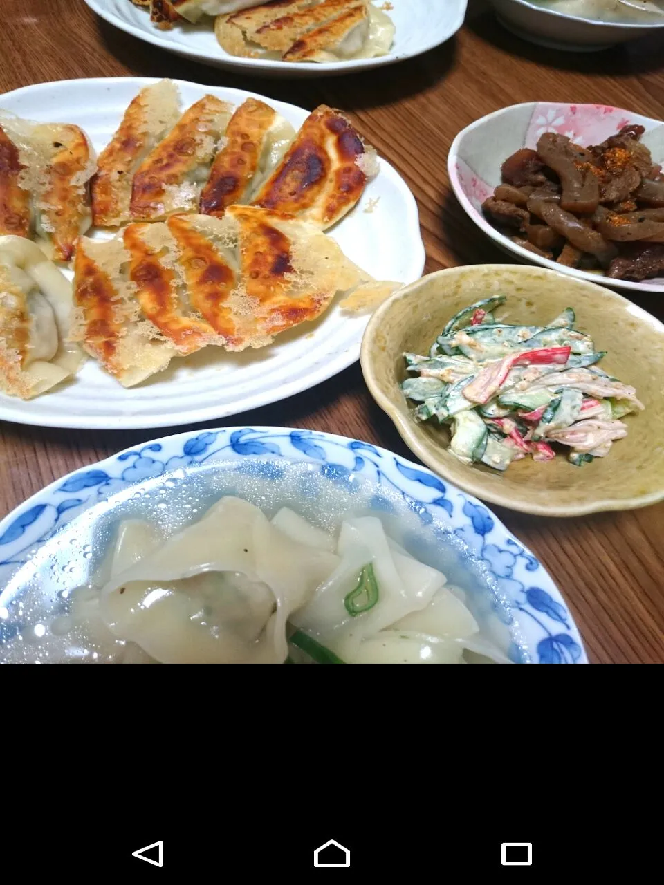 Snapdishの料理写真:・焼き餃子
・水餃子
・牛すじ肉と蒟蒻の煮物
・胡瓜とカニカマのサラダ|ようかんさん