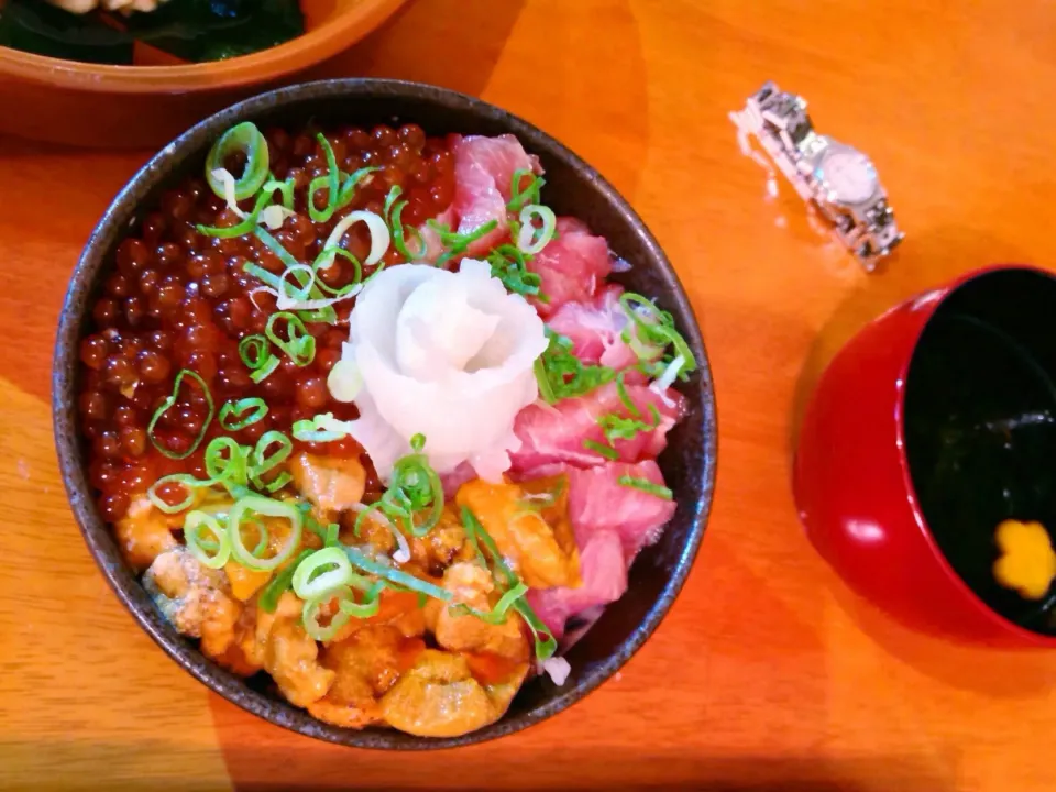 海鮮丼withイクラの醤油漬け|カオーリャさん