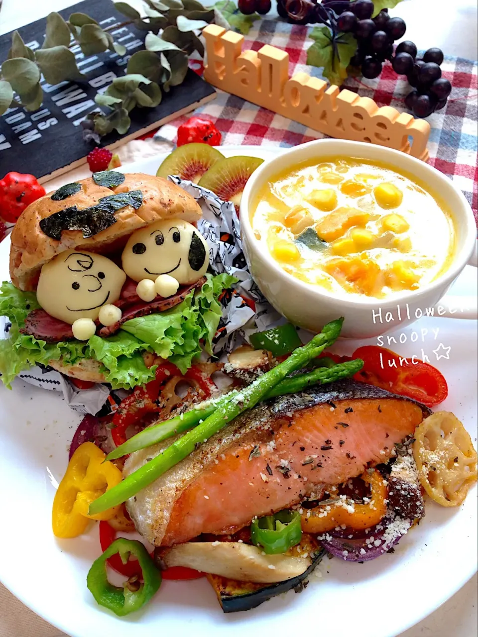 Snapdishの料理写真:スヌーピーなハロウィンランチプレート☆#お昼ご飯 #おうちカフェ #おうちごはん #ハロウィンごはん #キャラ弁 #お子さまごはん #スヌーピー #ハロウィン #お子さまランチ #お子さまプレート #チャーリーブラウン #ハンバーガー #シチュー|Ayumi Furukawaさん