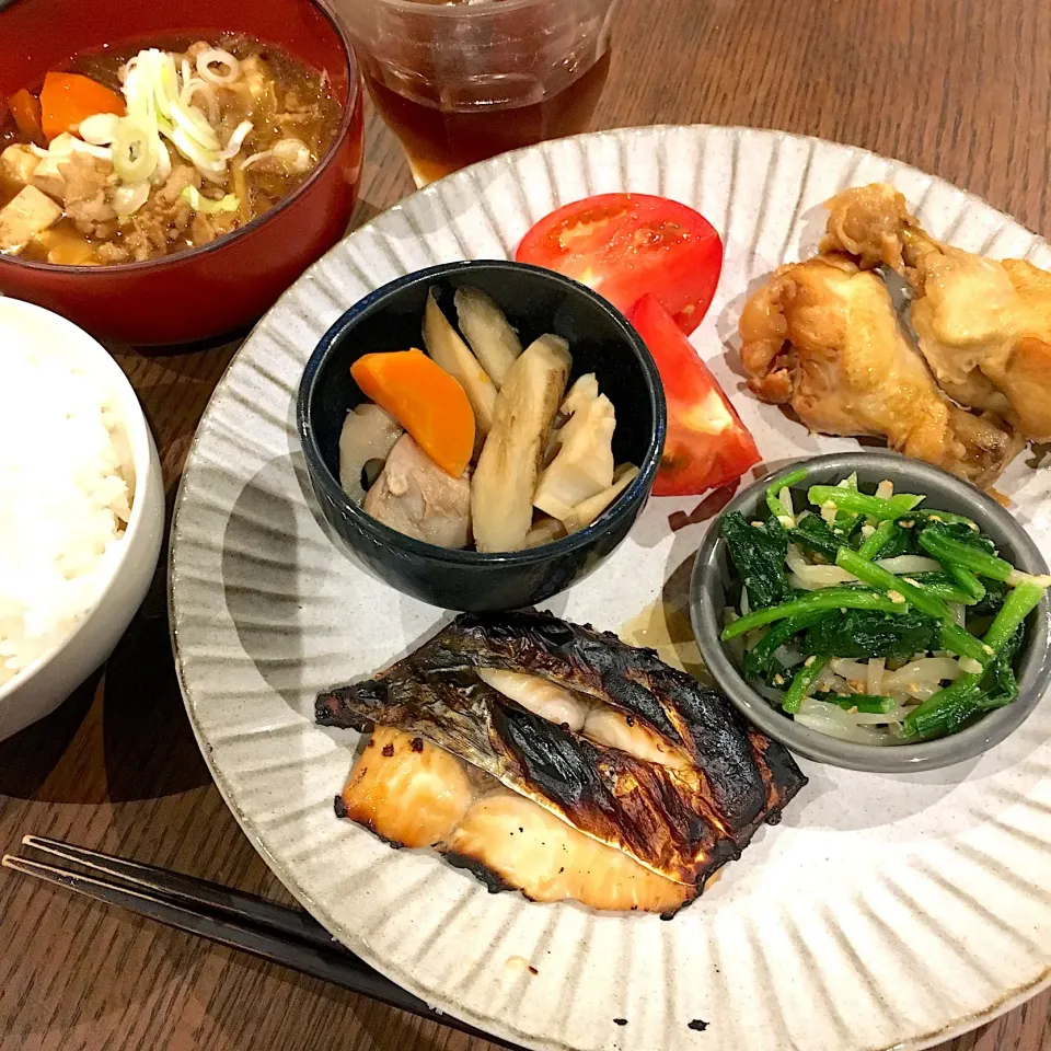 Snapdishの料理写真:晩ご飯#さわらの柚庵焼き#手羽元のさっぱり煮 #ほうれん草のナムル#筑前煮#豚汁|natsu727さん