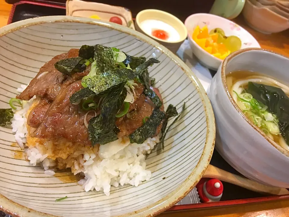 #2017あまくさ丼丼フェア 9杯目
#賀茂川うどん 「天草黒毛和牛の焼肉丼」|神力屋 火酒さん