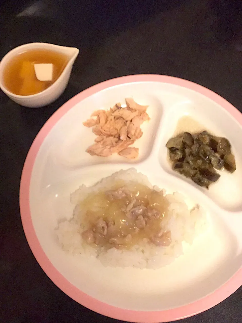 離乳食 夜
・豚丼
・ナスの煮浸し
・焼き鮭
・豆腐のお味噌汁
・柿(写真なし)|ぺろたんさん