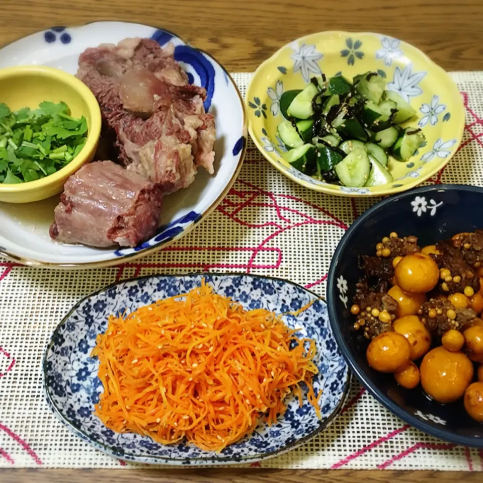 オックステール・塩昆布きゅうり・きんかん（鳥モツ）照煮・にんじんのナムル|美也子さん