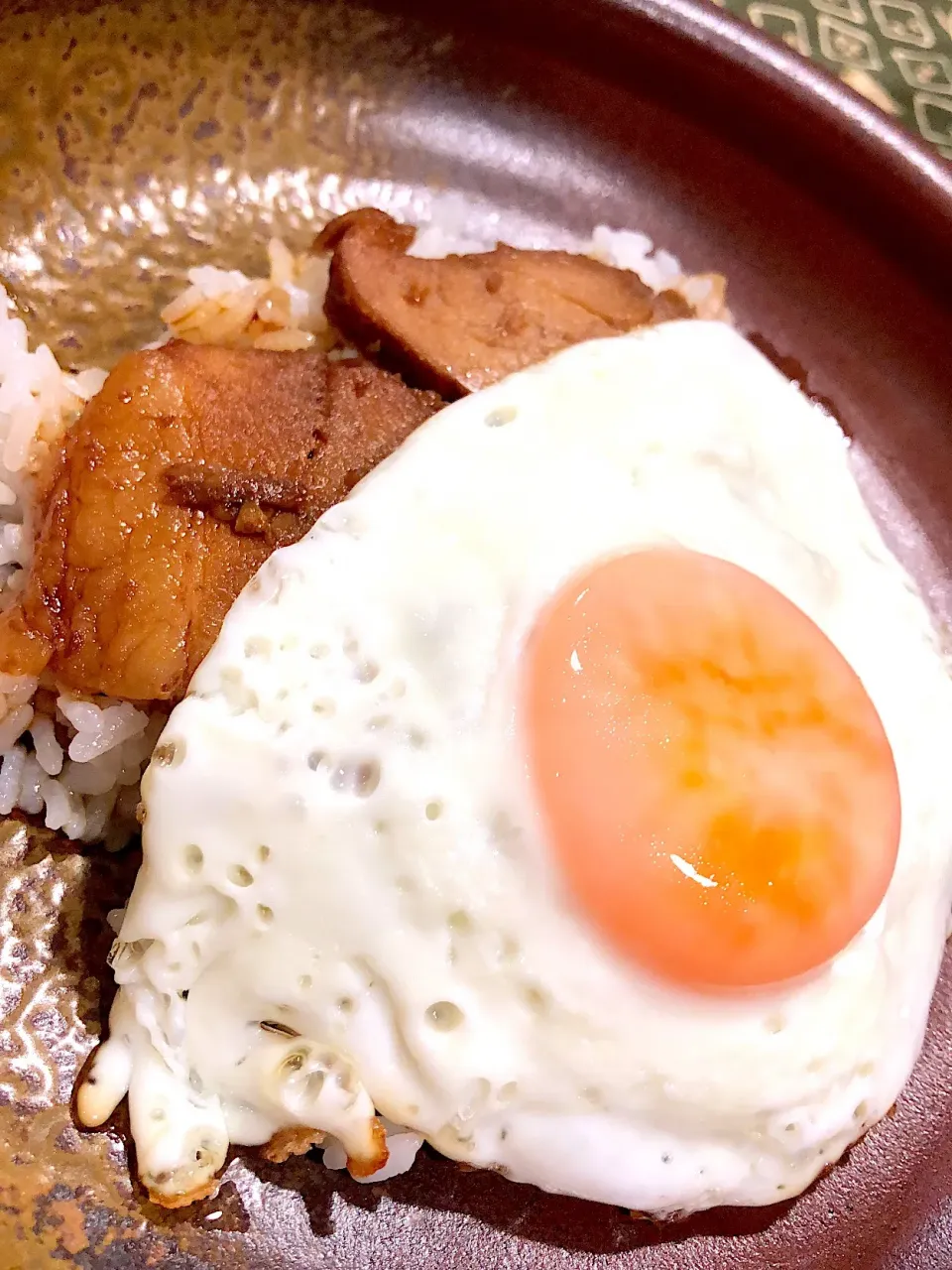 Snapdishの料理写真:B級グルメ 焼き豚たまご飯|amiさん