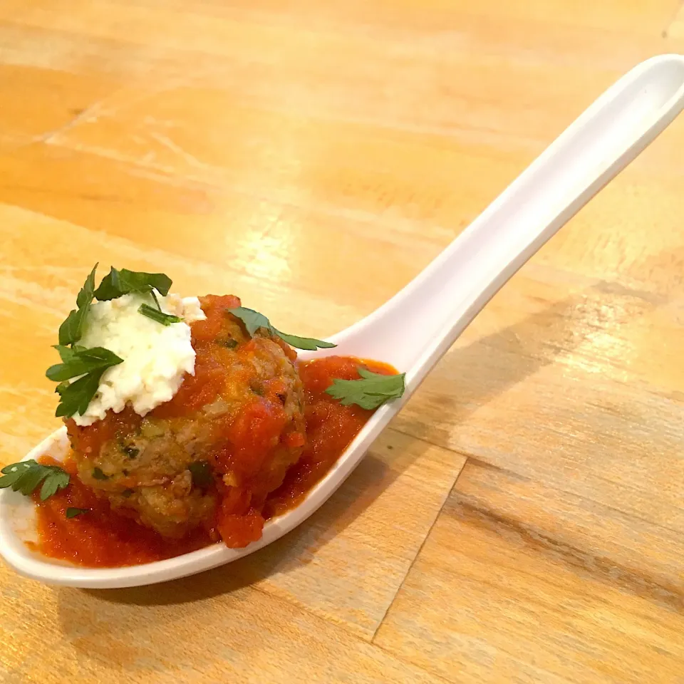 Veal meatballs with spicy red sauce... topped with fresh ricotta and parsley.|emilyDeSantoさん