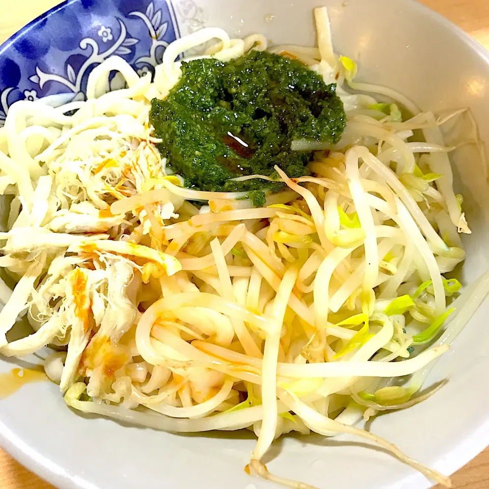 Snapdishの料理写真:パクチーと蒸し鶏の和え麺🍜|HALさん