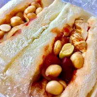 サンドイッチ🍞トマトの鶏肉と大豆煮|しずかさん