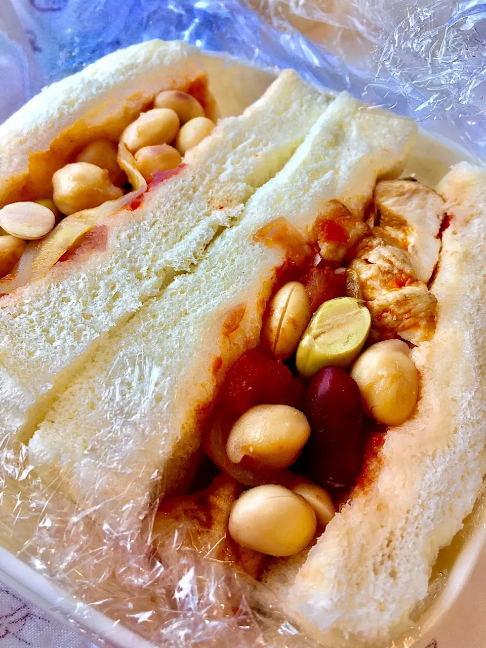 サンドイッチ🍞トマトの鶏肉と大豆煮|しずかさん