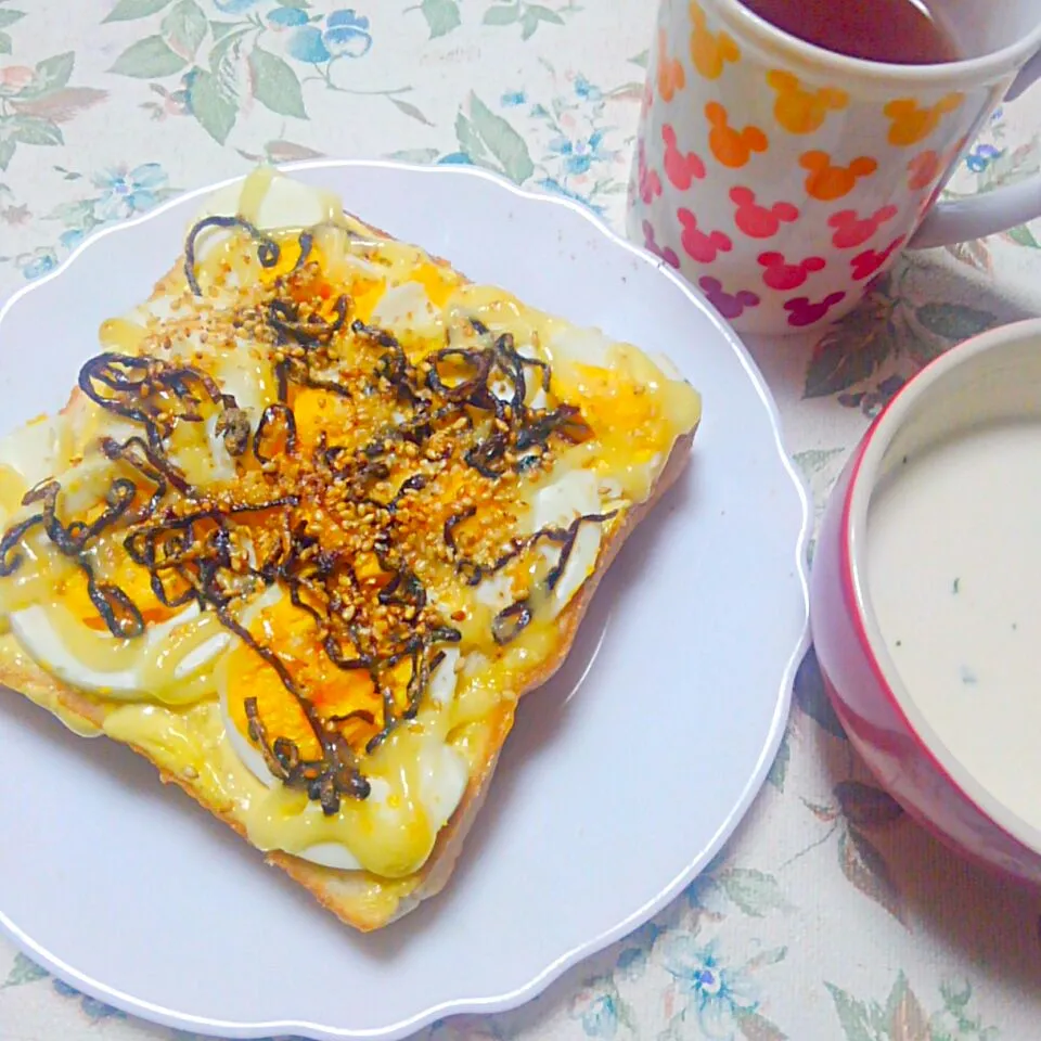 ゆでたまごと塩昆布のマヨごまトースト|うたかた。さん