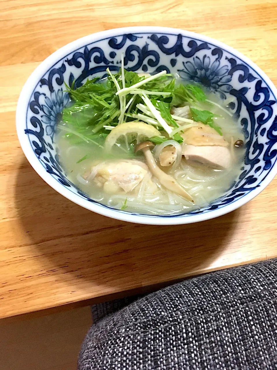 旦那さんが朝から釣りに行ってるので
おひとり様の休日ランチ〜大好きなフォー❤️ｷｬｰ(●´∀｀人´∀｀○)ﾋｻｼﾌﾞﾘｰ|さくたえさん