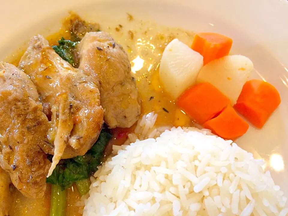 Snapdishの料理写真:Thai Style Baked Chicken with rice@RTN Club House, BKK.|Chalinee Kalyanamitraさん