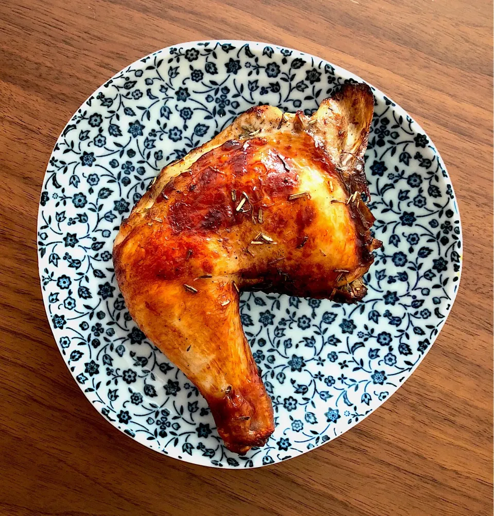 Roasted chicken leg with thyme and rosemary|Anita Chiamさん