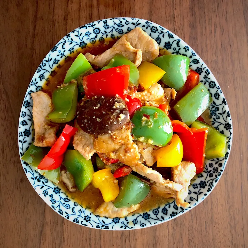 Pork, mushroom and 3-color peppers tomyum stir fry|Anita Chiamさん