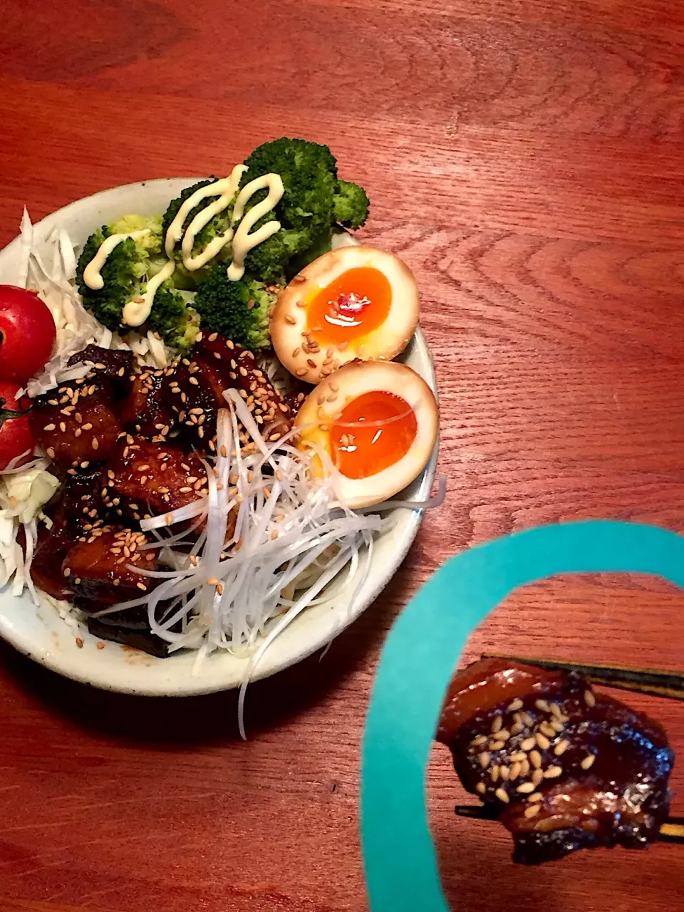 みったん🐒💕の豚の角煮のせ冷やしまぜそば🎶を丼バージョンで👍😋✨|ボンバーさん