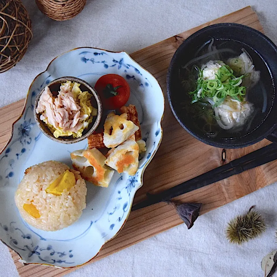 秋は栗🌰♡ 栗ご飯に焼きレンコン、白菜サラダ、鶏だんごスープ|Naoさん