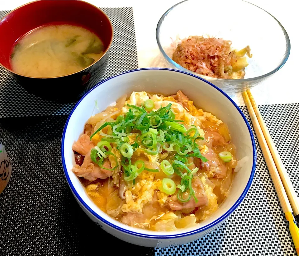 根菜たっぷりかき卵丼、焼きナス、味噌汁|りんこさん