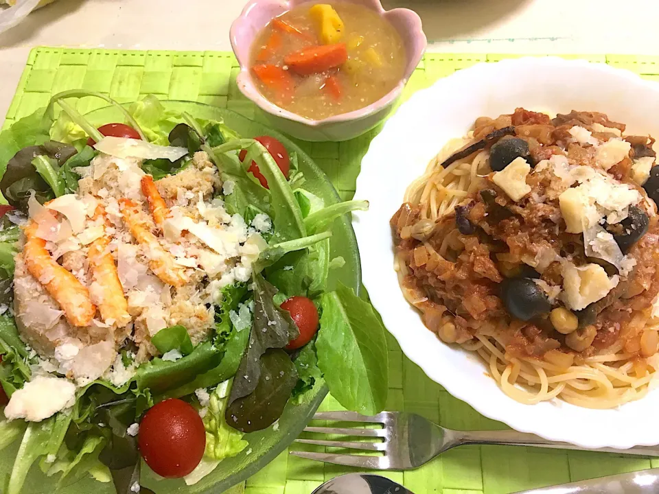 本日のランチ❣️
ツナとオリーブのトマトソースにパルミジャーノをたっぷり乗せて🍝|Miyukiさん