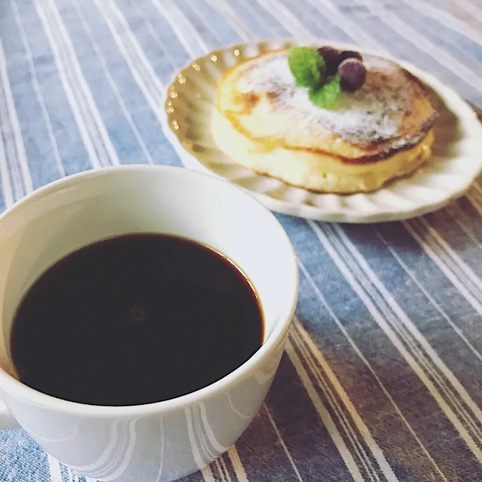 コーヒーとふわふわパンケーキ|Sachiyo Tanakaさん