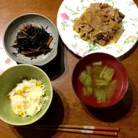 🐷肉の南蛮漬け、ひじきの煮物、コーン🍚|Mami Otsukaさん