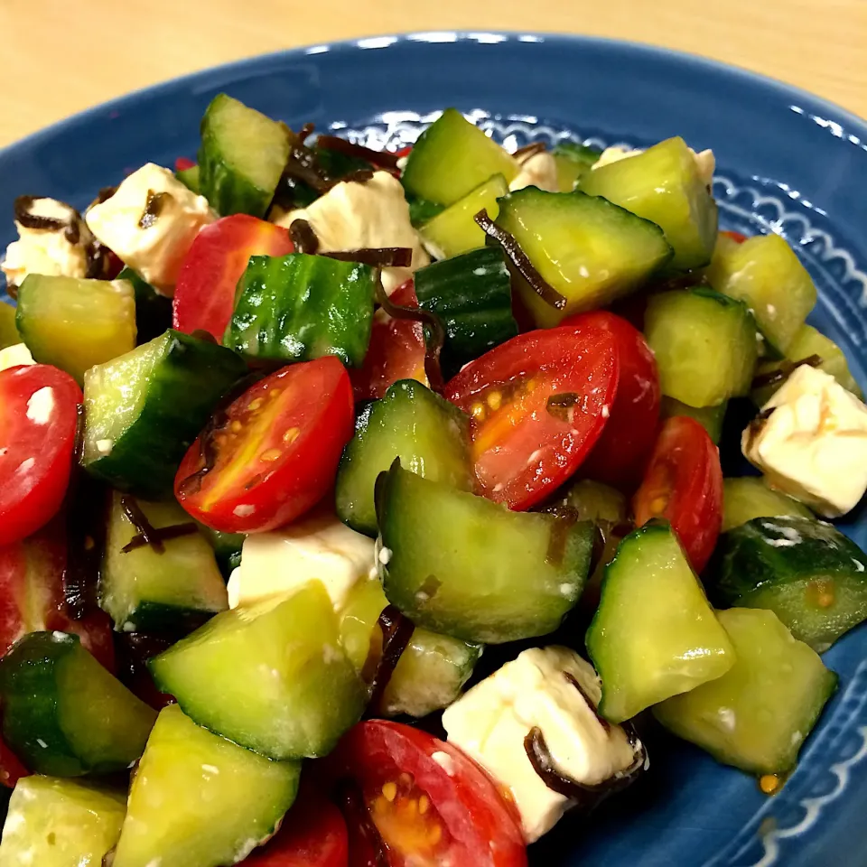 One of my favourite salad again 🍅🥒🧀
Actually I learnt it from a Cookpad magazine bought in Japan 😝|Doris Wong 🐰さん