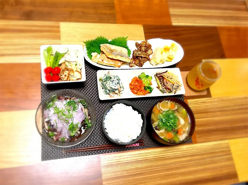 鮭のハラス
ごぼうの甘辛
卵焼き
サラダ
カツオのたたき
白和え
キムチ
春雨の酢の物
豚汁#サラダ #豚汁 #鮭ハラス#カツオのたたき#白和え #キムチ #卵焼き#ごぼう #春雨|ぼんぼんさん