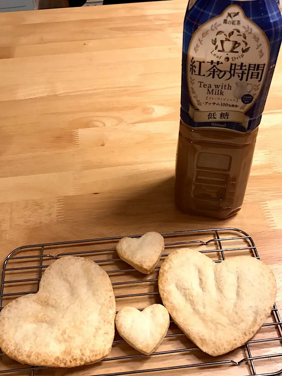 Snapdishの料理写真:♡ミルクティー風味の手形クッキー♡|りこちめめさん