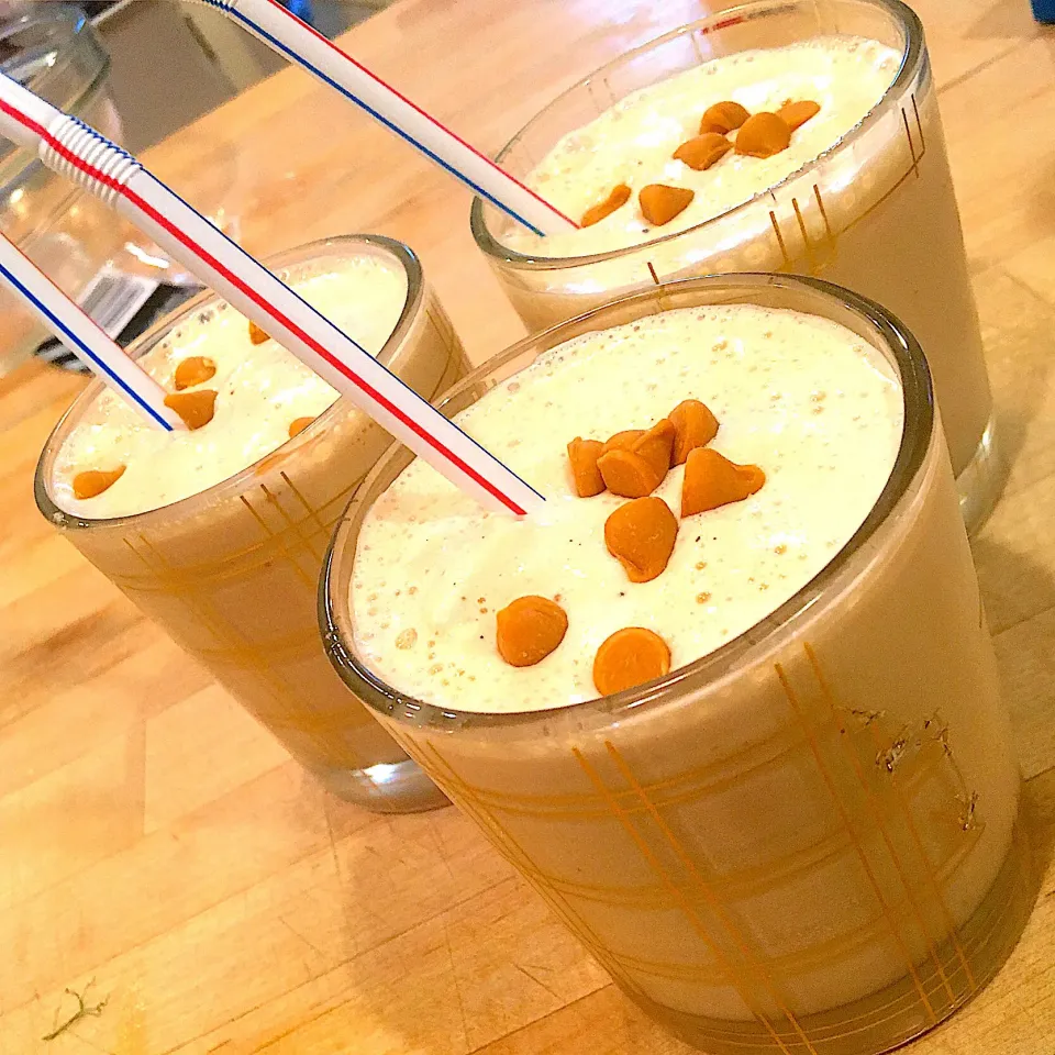 Butter beer milkshakes for kids' Harry Potter book club.|emilyDeSantoさん