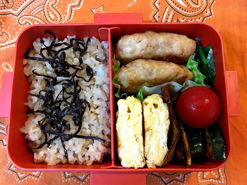 ♫今日のお弁当♫〜鶏つくね照り焼きハンバーグ、だし巻き卵、焼きかぼちゃ、かぶ菜の和え物、トマト〜|Satokoさん