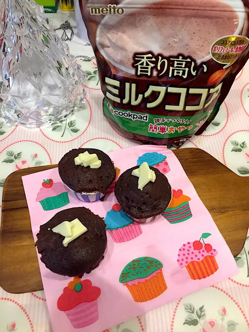 レンジで簡単♪ミルクココアとホワイトチョコのカップケーキ|けいこさん