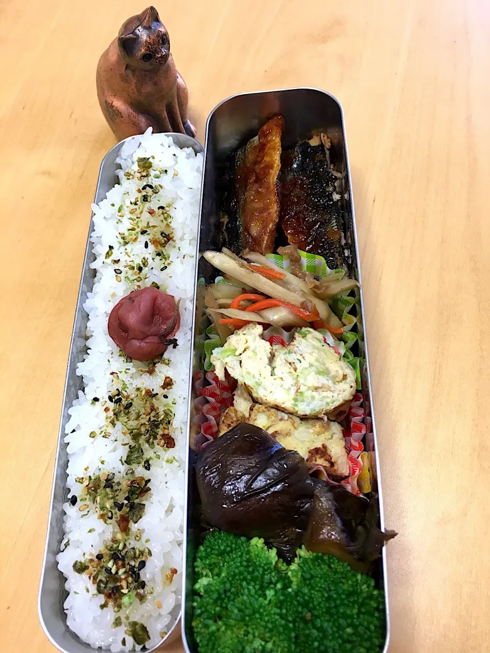 秋刀魚蒲焼き きんぴら 茄子炒め煮 ネギ入りオムレツ ブロッコリー弁当。|Kumiko Kimuraさん