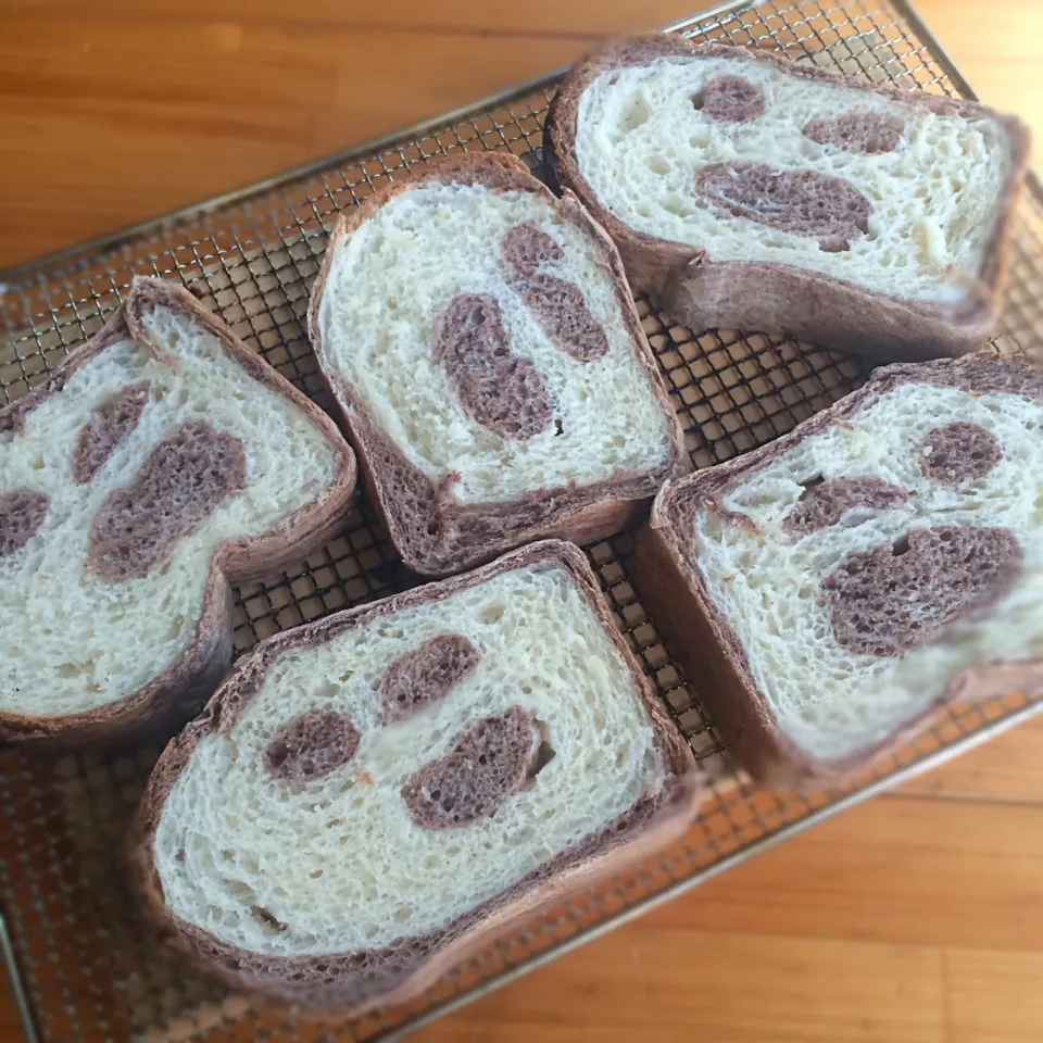 食パンに顔入れてみた♪ 金太郎飴風食パン🍞|hananoさん