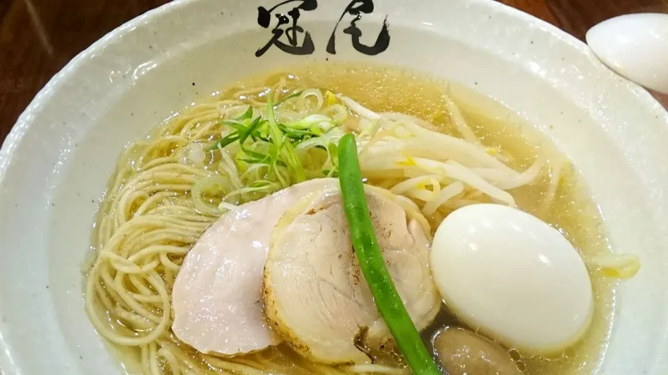 Snapdishの料理写真:らぁめん 冠尾 の 鶏清湯らぁめん ＋ 味玉 ＠ 恵比寿17147|大脇さん