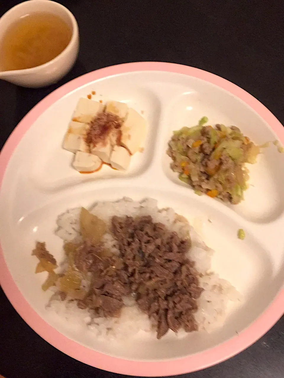 Snapdishの料理写真:離乳食 夜
・牛丼
・肉野菜炒め
・冷奴
・もやしのお味噌汁
・りんご(写真なし)|ぺろたんさん