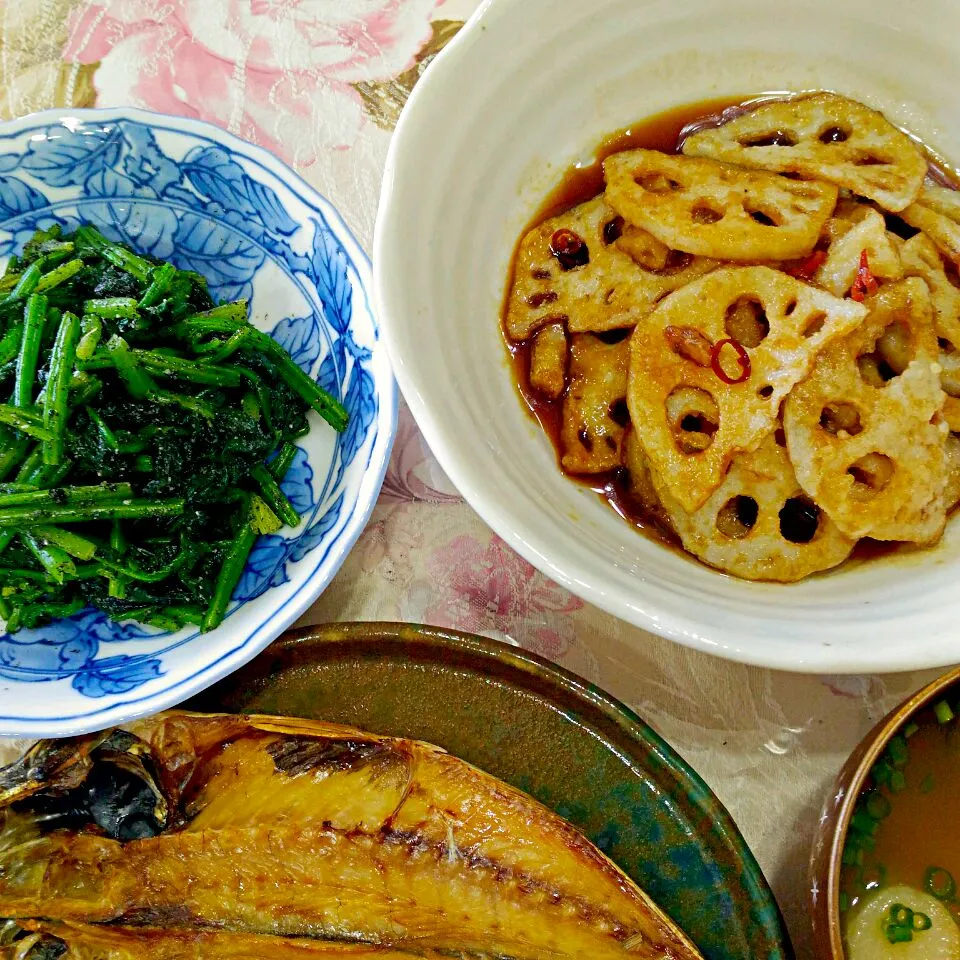 2014/1023/(月)
鯵の干物
れんこんの南蛮
ほうれん草のごまよごし
味噌汁|たえさん