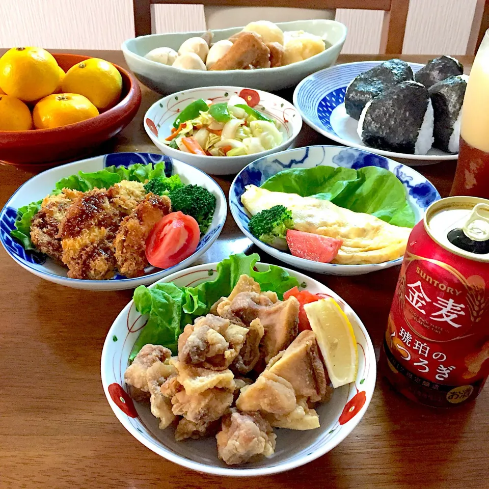 Snapdishの料理写真:おうち居酒屋(^O^)🏮
唐揚げ
おでん
納豆オムレツ
野菜炒め
黒はんぺんのフライ
#おでん #フライ#唐揚げ#オムレツ#晩酌#おうちごはん #家庭料理 #晩ご飯 #手料理|ゆかりさん