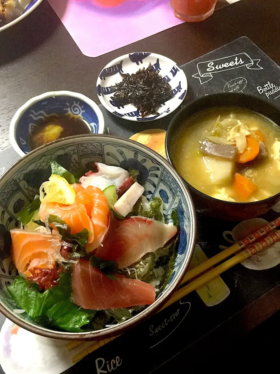 海鮮丼、けんちん汁、ししゃもキクラゲ佃煮(*^｡^*)|ライムさん