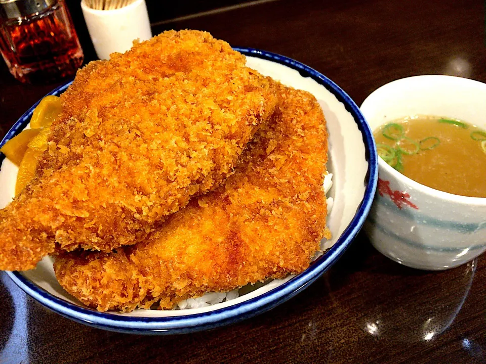 Snapdishの料理写真:わらじかつ丼|T. Wonderさん