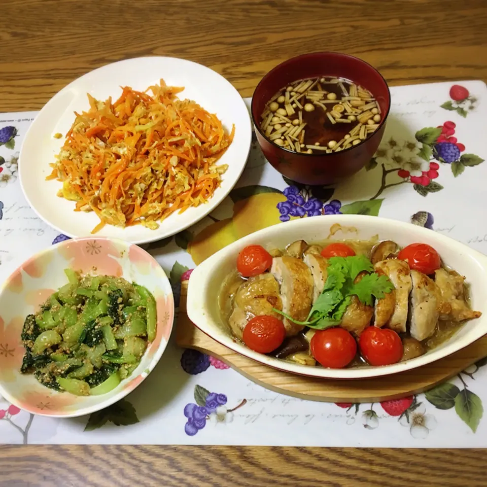 にんじんシリシリ・大根とえのきのお味噌汁・ローストロールチキン・青梗菜の胡麻和え|美也子さん