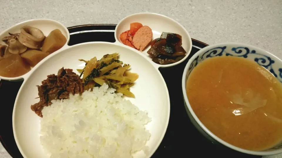 イカと大根の煮物
焼きたらこ
炙りソフト身欠き鰊
いただきものの牛肉の佃煮
セロリのきんぴら
玉ねぎの味噌汁
ごはん|あまねさん