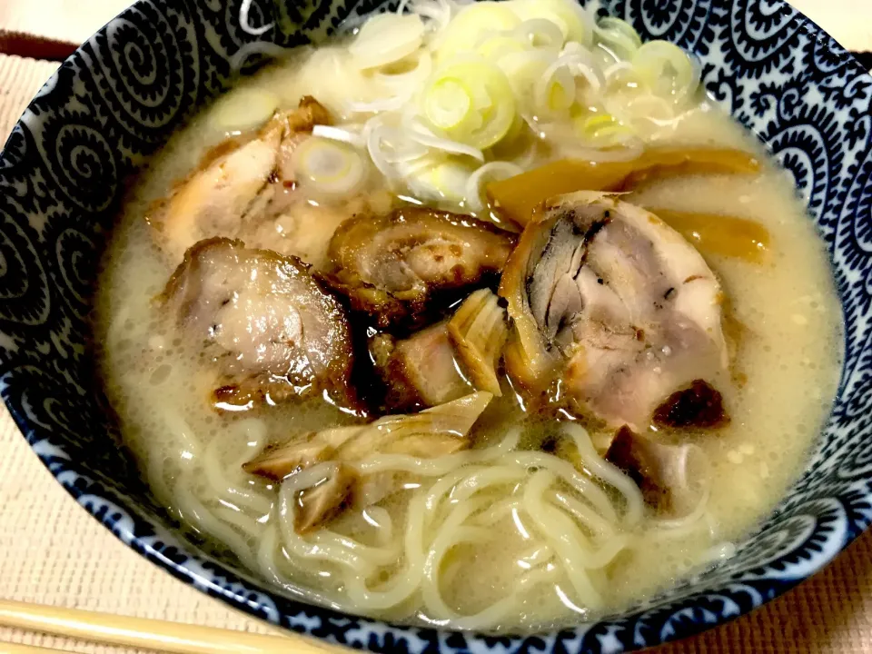 Snapdishの料理写真:ホープ軒のラーメン🍜自家製鶏チャーシュー|Hiropanさん