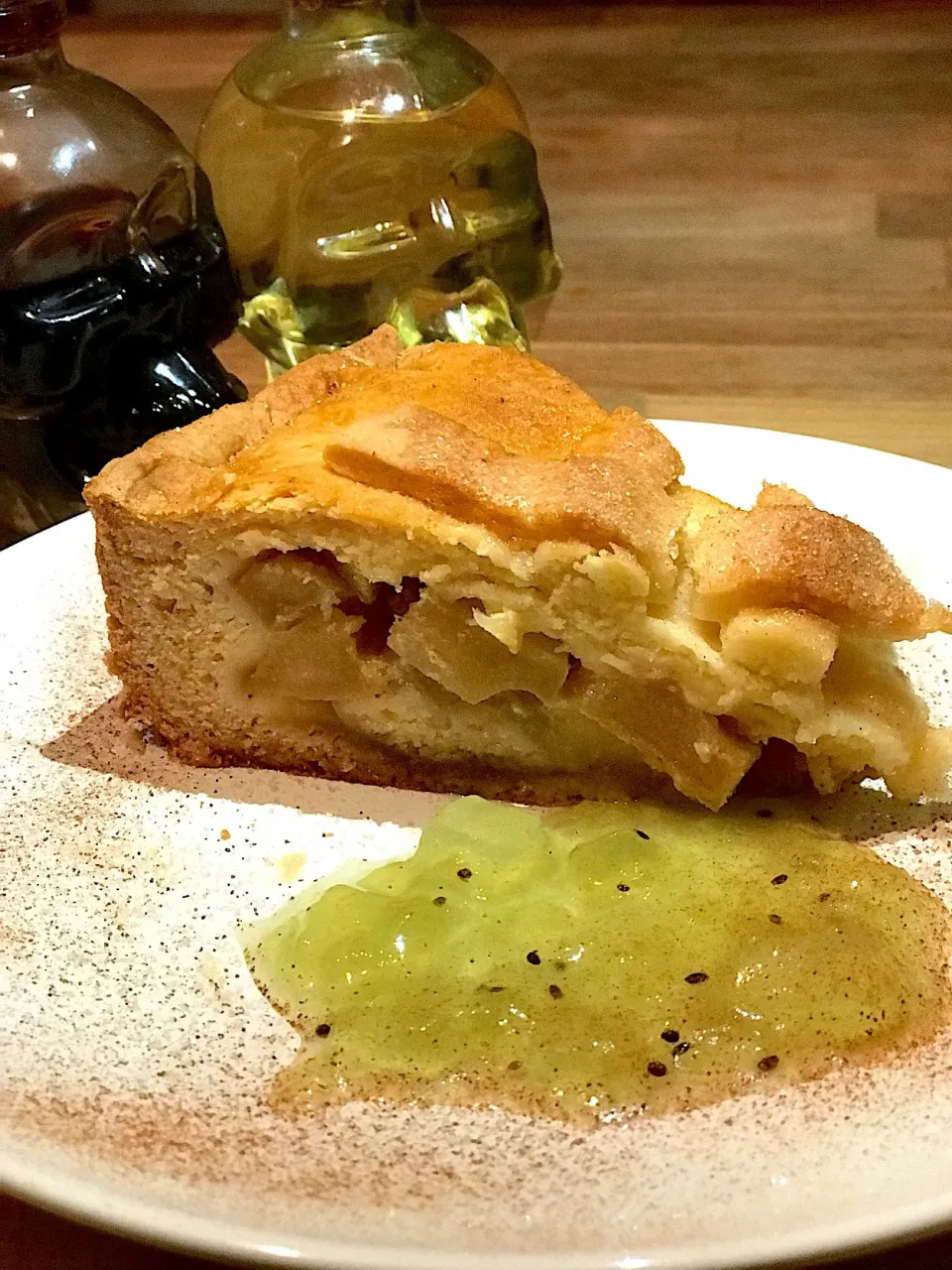 Apple Custard Pie with cinnamon sugar and kiwi jelly|Emanuel Hayashiさん