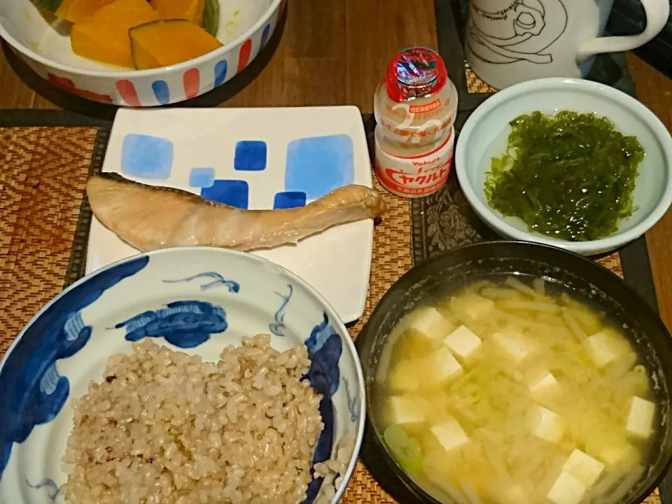 めかぶ&鮭&豆腐の味噌汁|まぐろさん